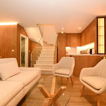 Amra Delux Durres * Golem (Tirana)