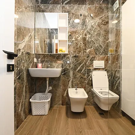 Amra Delux Durres * Golem (Tirana)