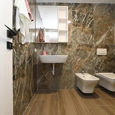 Amra Delux Durres * Golem (Tirana)